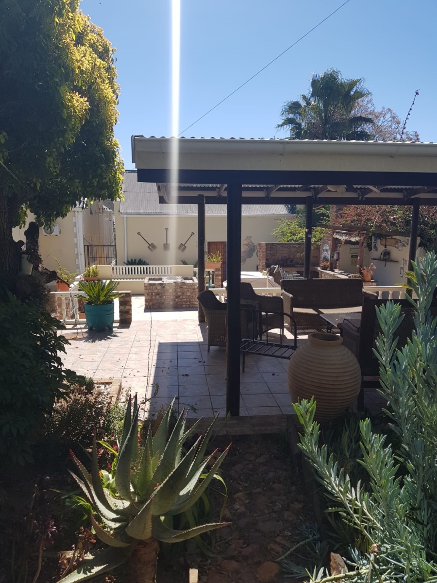 9 Bedroom Property for Sale in Uniondale Western Cape